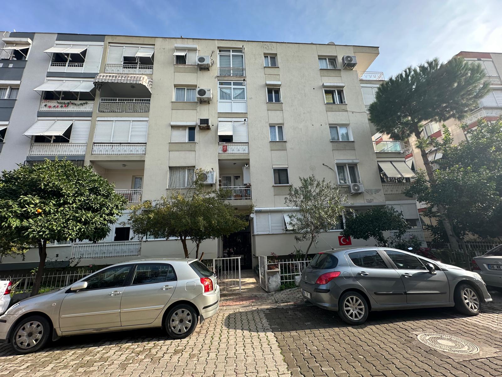 Çınar İzmir'den Full Tadilatlı 2,5+1 Daire