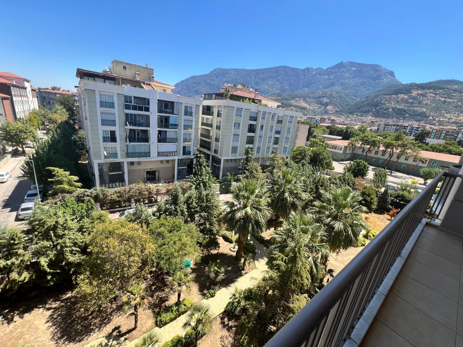 Çınar İzmir'den Manisa Şehzadeler'de Site İçi Dubleks 6+1 Daire