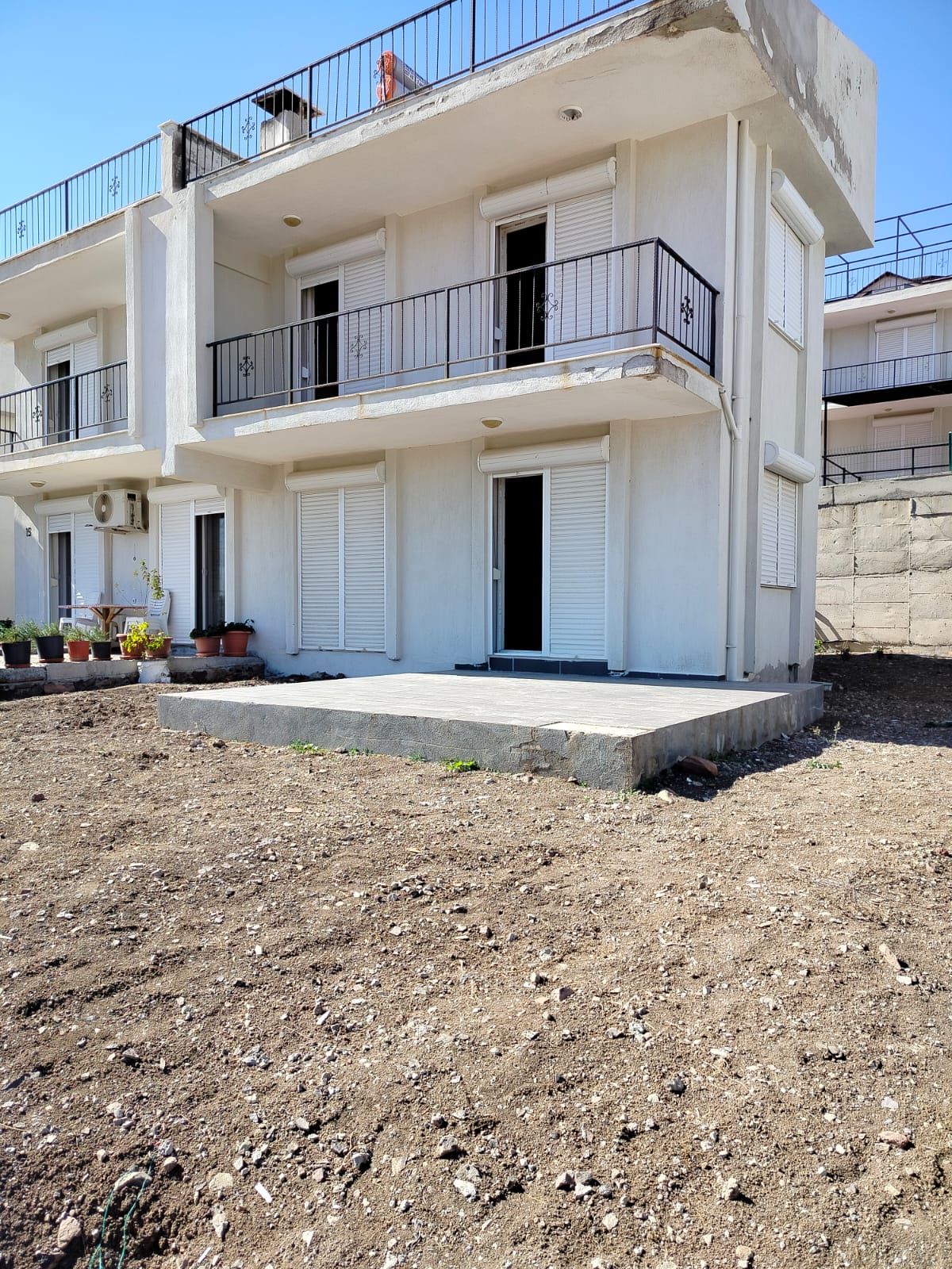 Çınar İzmir'den Dikili Çandarlı'da Satılık 4+1 Tripleks Villa